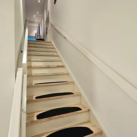 Koselig Enderekkehus I Nybygg! Appartement *